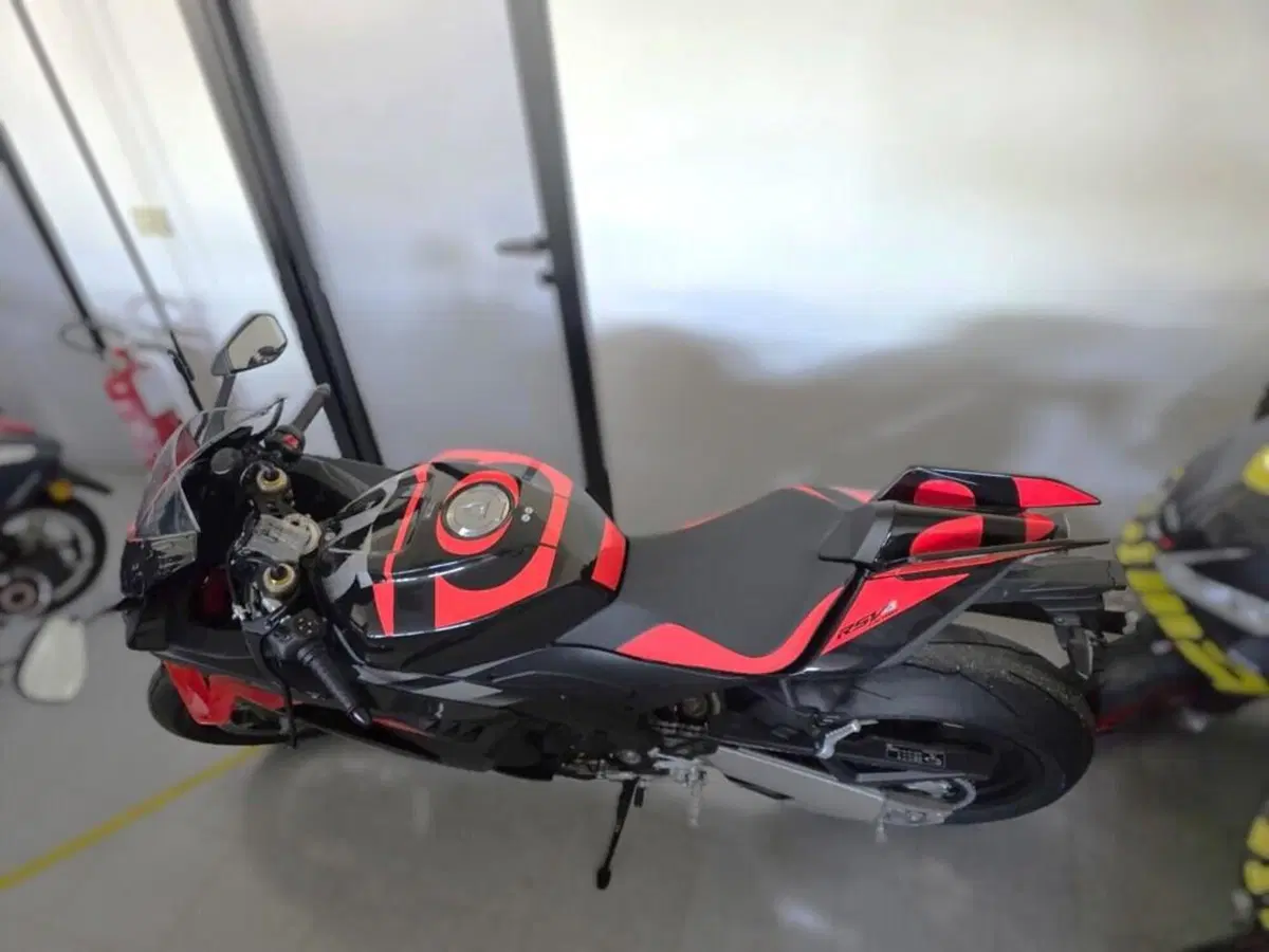 Aprilia RSV4 1100 (2025 - 26) (4)