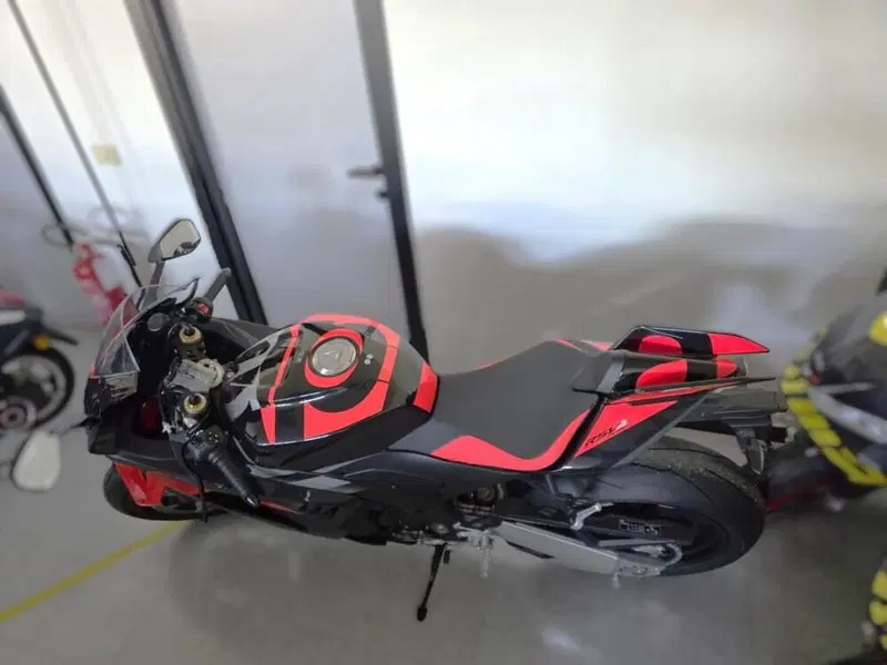 Aprilia RSV4 1100 (2025 - 26) (4)