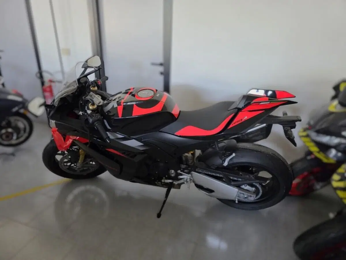 Aprilia RSV4 1100 (2025 - 26) (3)