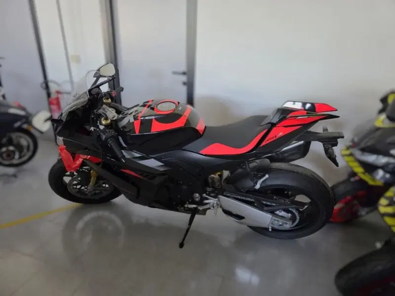 Aprilia RSV4 1100 (2025 - 26) (3)