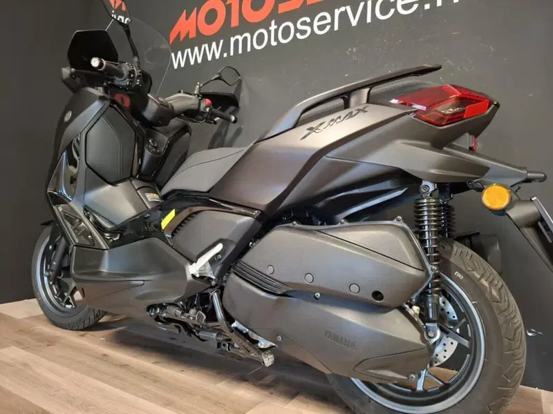 Yamaha X-Max 300 Tech Max (2025 - 26) (3)