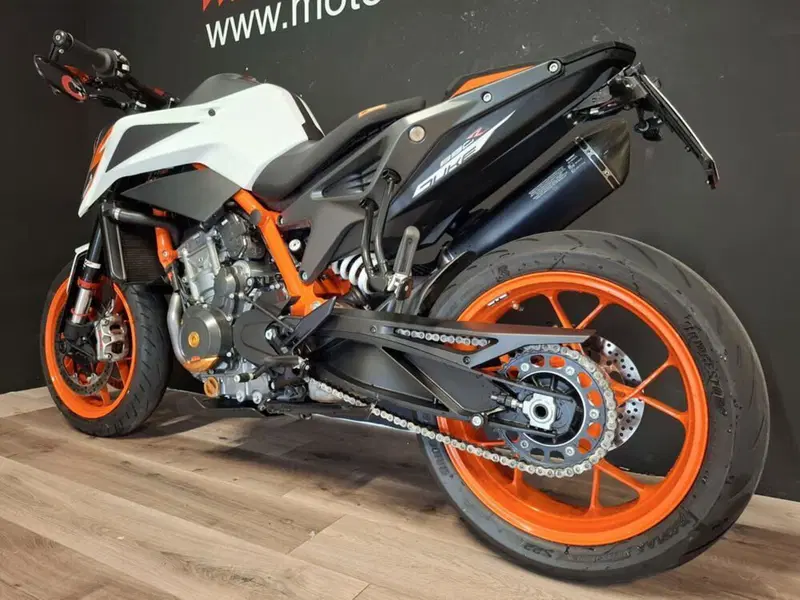 KTM 890 Duke R (2020) (3)