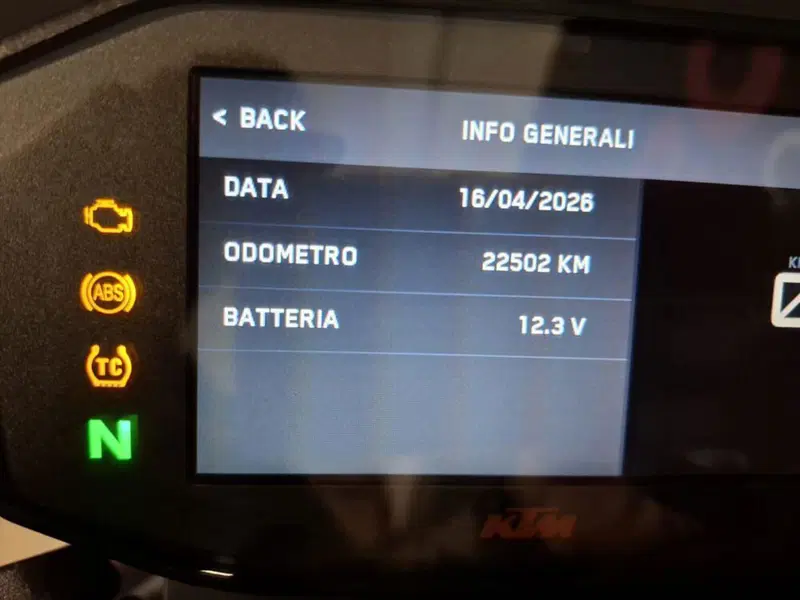 KTM 890 Duke R (2020) (7)