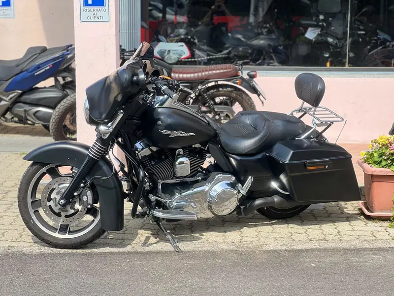 Harley-Davidson 1800 Street Glide (2010 - 11) - FLHXSE