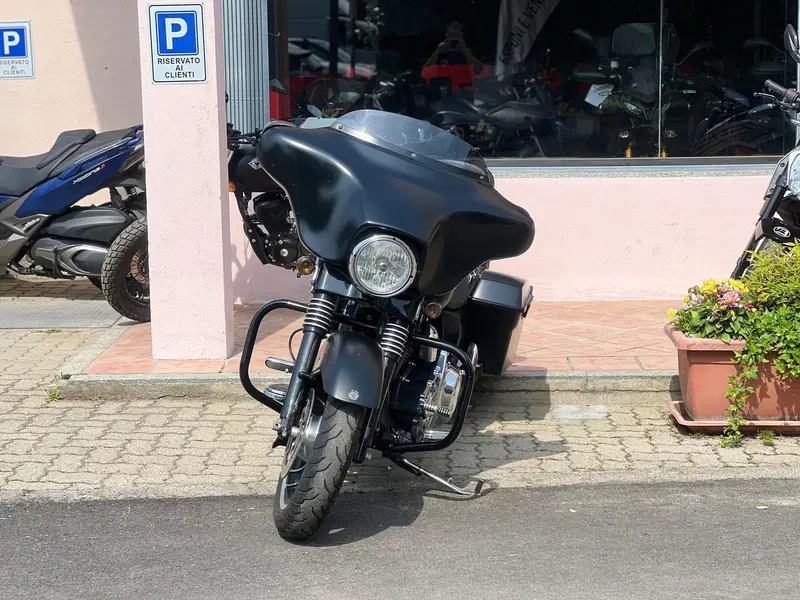 Harley-Davidson 1800 Street Glide (2010 - 11) - FLHXSE (3)