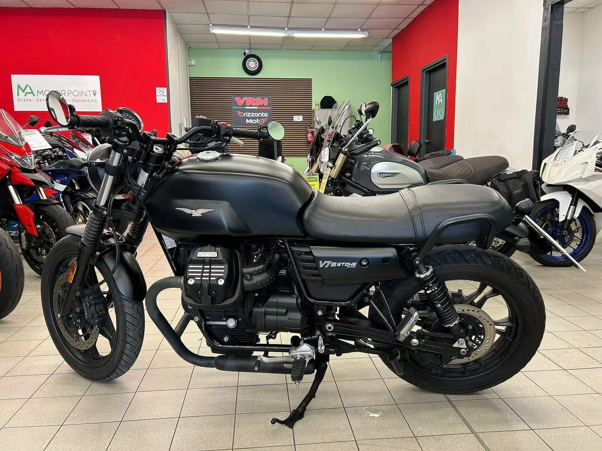 Moto Guzzi V7 III Stone (2017 - 20)