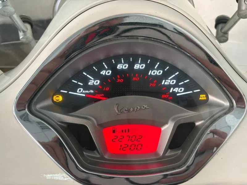 Vespa GTS 300 ABS (2014 - 16) (5)