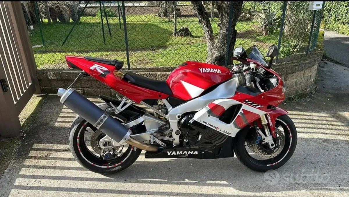 Yamaha YZF R1 (2000 - 01)