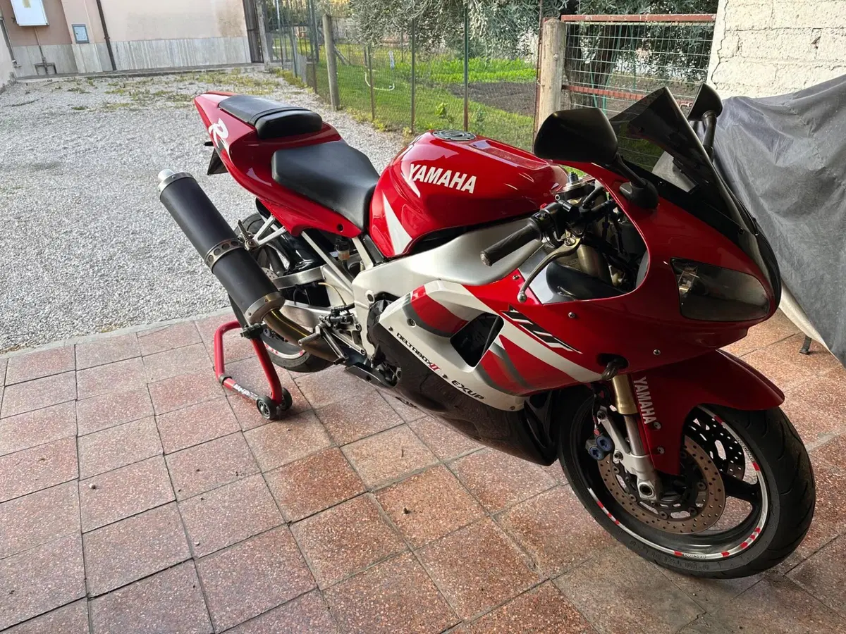 Yamaha YZF R1 (2000 - 01) (4)