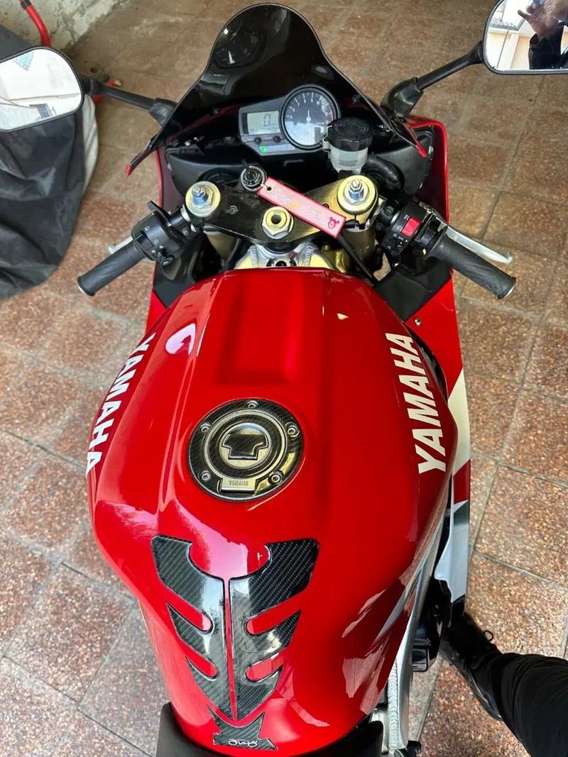 Yamaha YZF R1 (2000 - 01) (5)