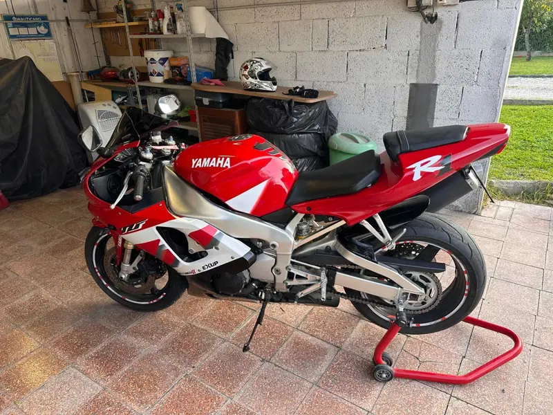 Yamaha YZF R1 (2000 - 01) (6)