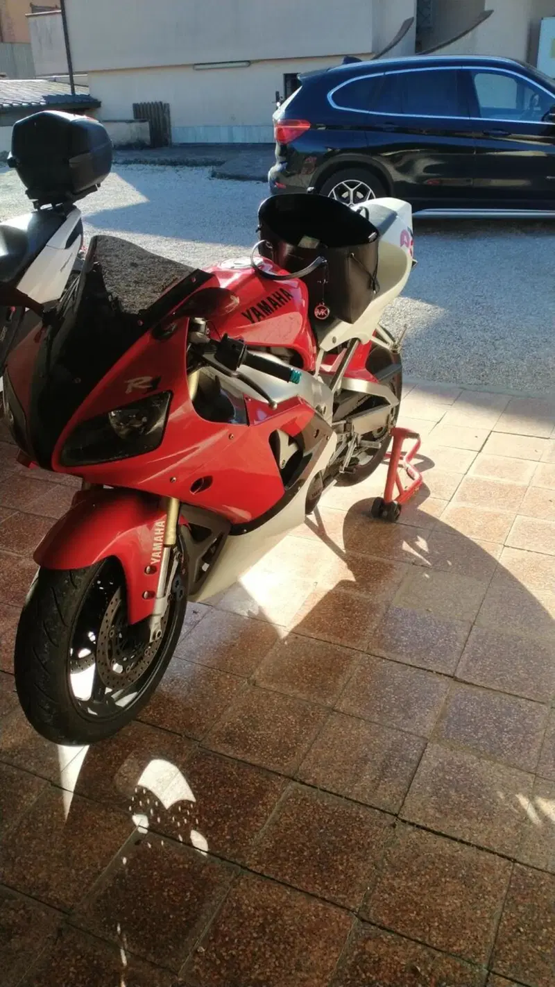 Yamaha YZF R1 (2000 - 01) (7)