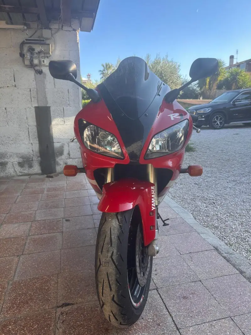 Yamaha YZF R1 (2000 - 01) (9)