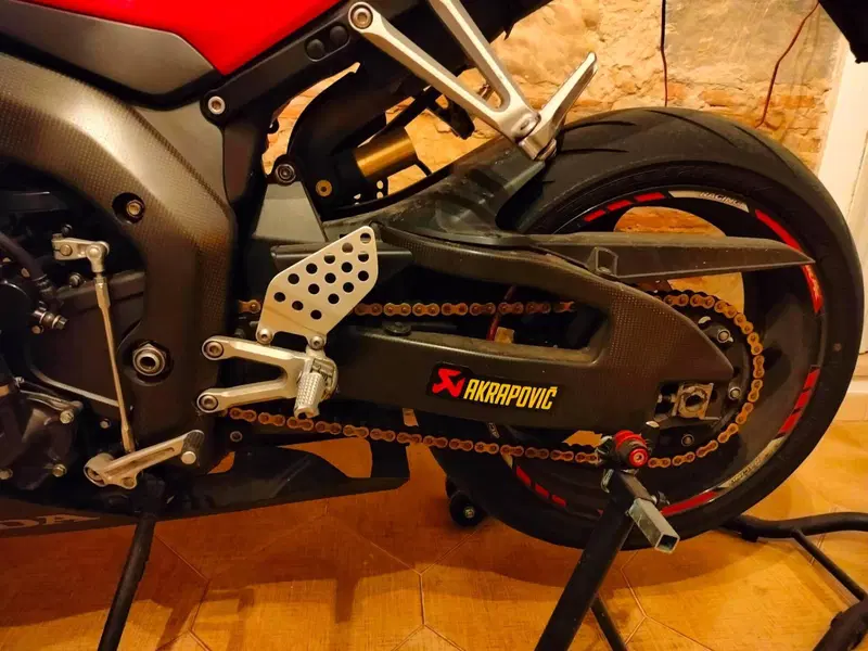 Honda CBR 1000 RR Fireblade (2006 - 07) (2)
