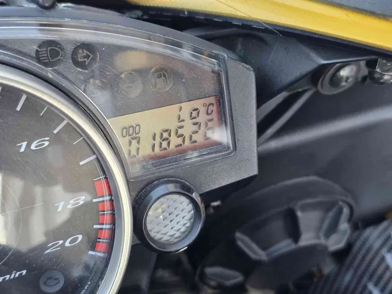 Yamaha YZF R6 (2006 - 07) (29)