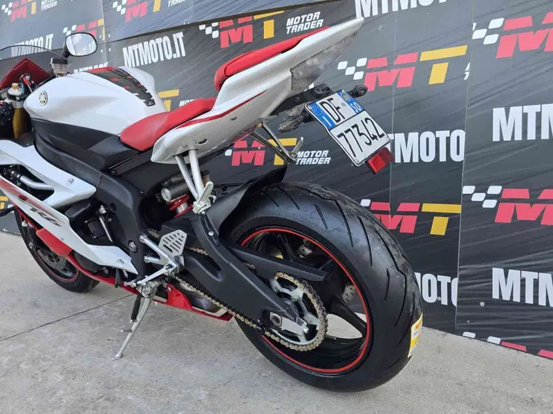 Yamaha YZF R6 (2006 - 07) (8)