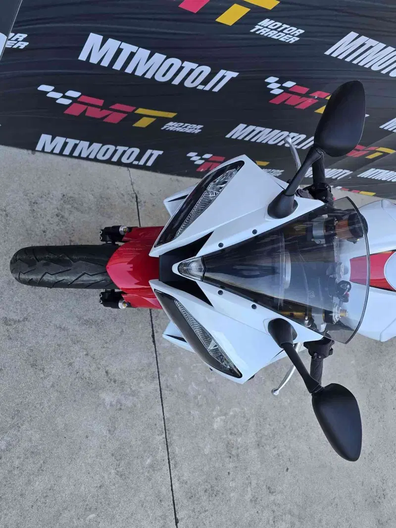 Yamaha YZF R6 (2006 - 07) (9)