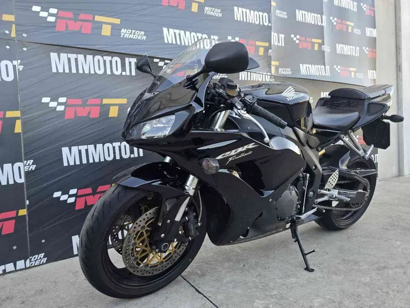 Honda CBR 1000 RR Fireblade (2006 - 07) (3)