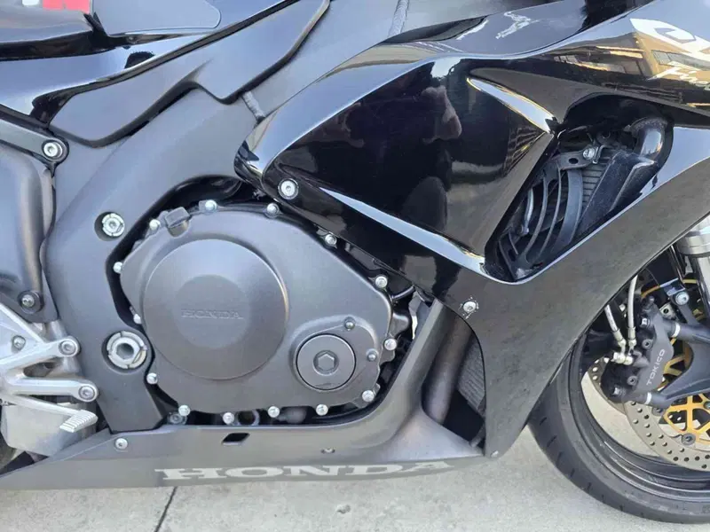 Honda CBR 1000 RR Fireblade (2006 - 07) (16)