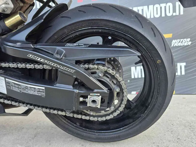 Honda CBR 1000 RR Fireblade (2006 - 07) (12)