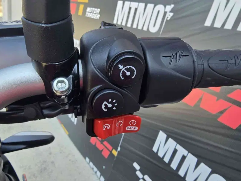 MV Agusta Brutale 800 Rosso (2021 - 23) (7)