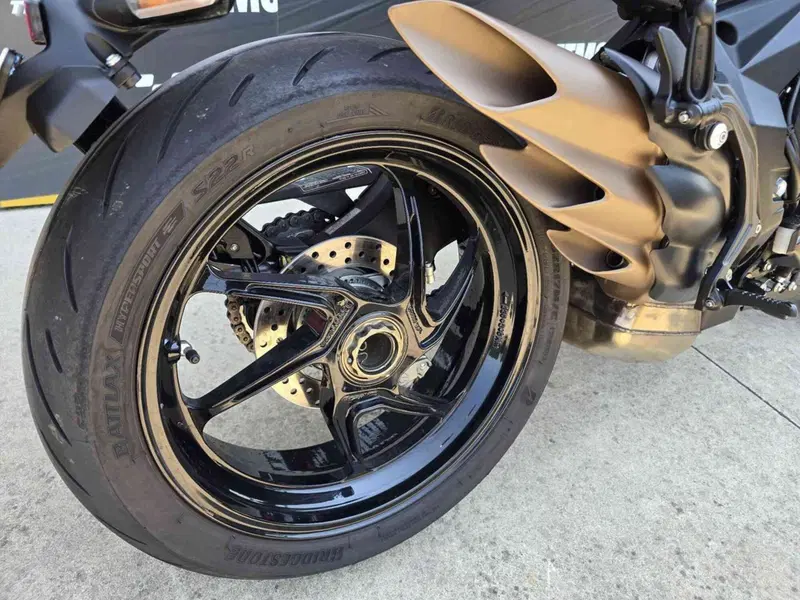 MV Agusta Brutale 800 Rosso (2021 - 23) (5)