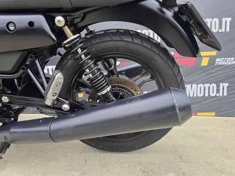 Moto Guzzi V7 Stone (2021 - 24) (10)