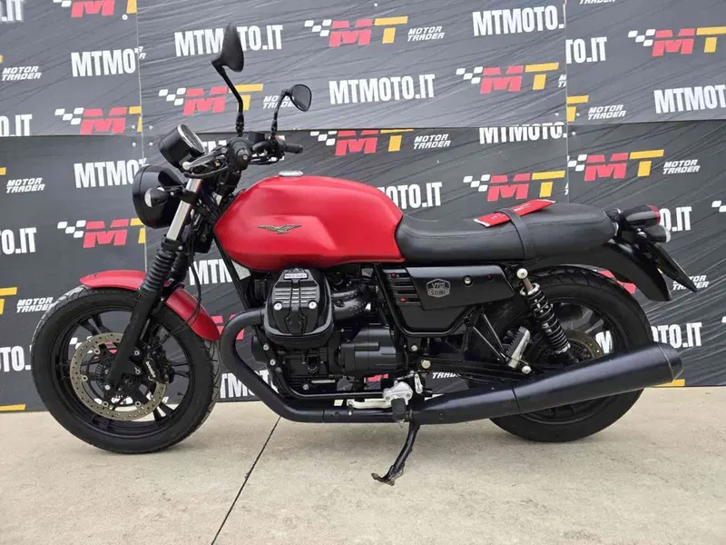 Moto Guzzi V7 Stone (2021 - 24) (2)