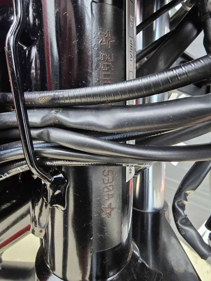 Moto Guzzi V7 Stone (2021 - 24) (18)