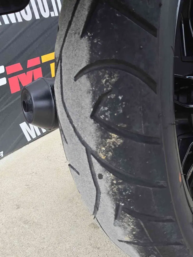 Moto Guzzi V7 Stone (2021 - 24) (15)