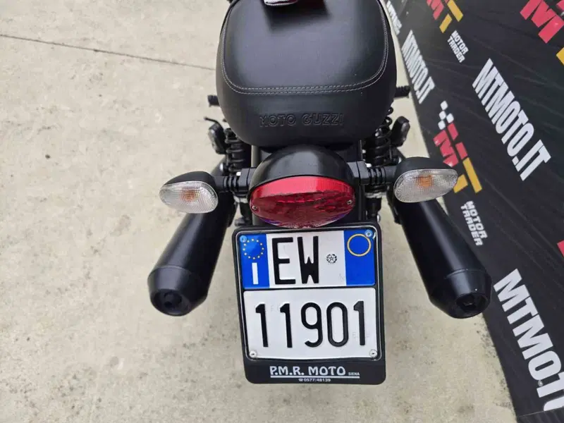 Moto Guzzi V7 Stone (2021 - 24) (16)