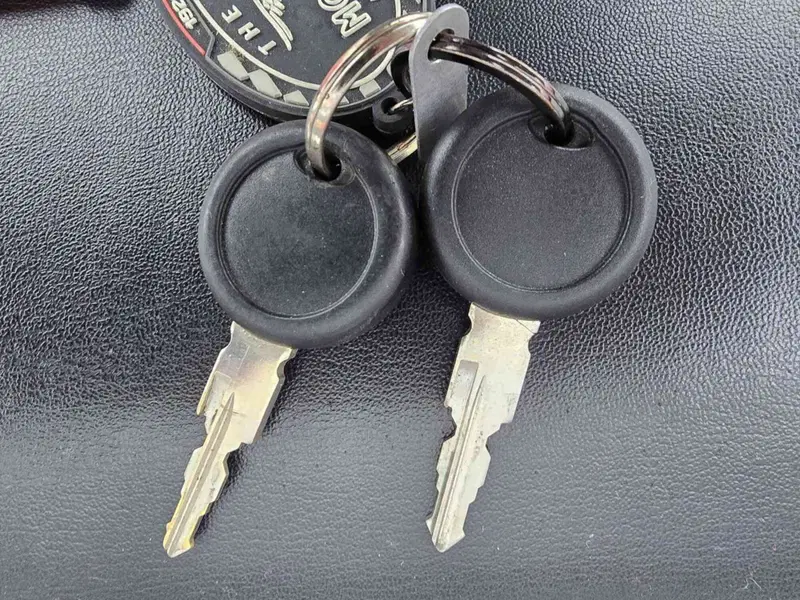 Moto Guzzi V7 Stone (2021 - 24) (20)