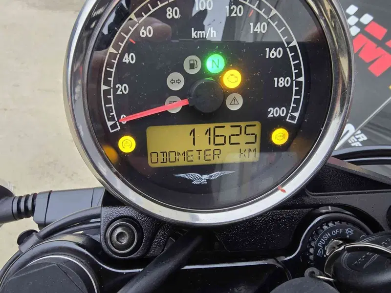 Moto Guzzi V7 Stone (2021 - 24) (21)