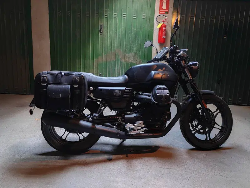 Moto Guzzi V7 III Stone (2017 - 20) (5)