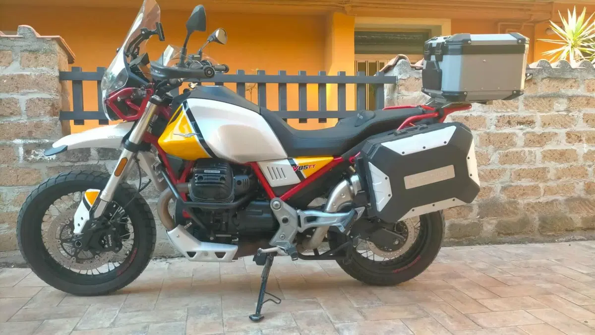 Moto Guzzi V85 TT Evocative Graphics (2019 - 20)