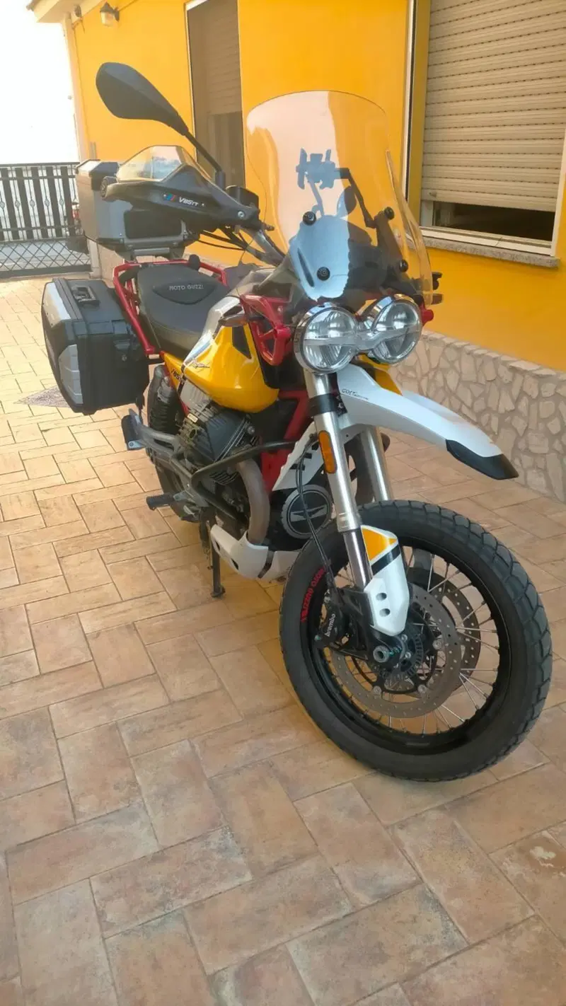 Moto Guzzi V85 TT Evocative Graphics (2019 - 20) (2)