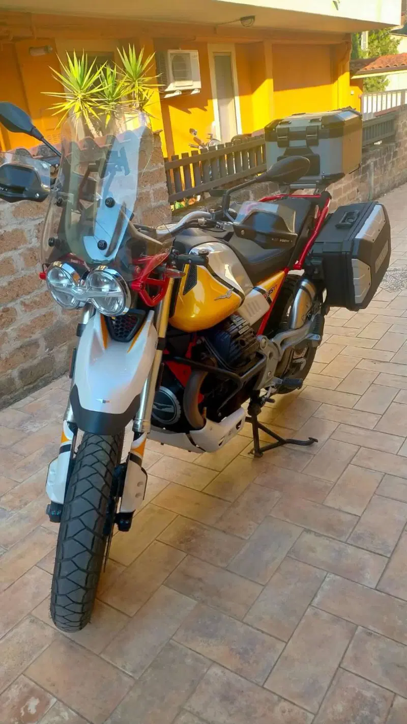 Moto Guzzi V85 TT Evocative Graphics (2019 - 20) (3)