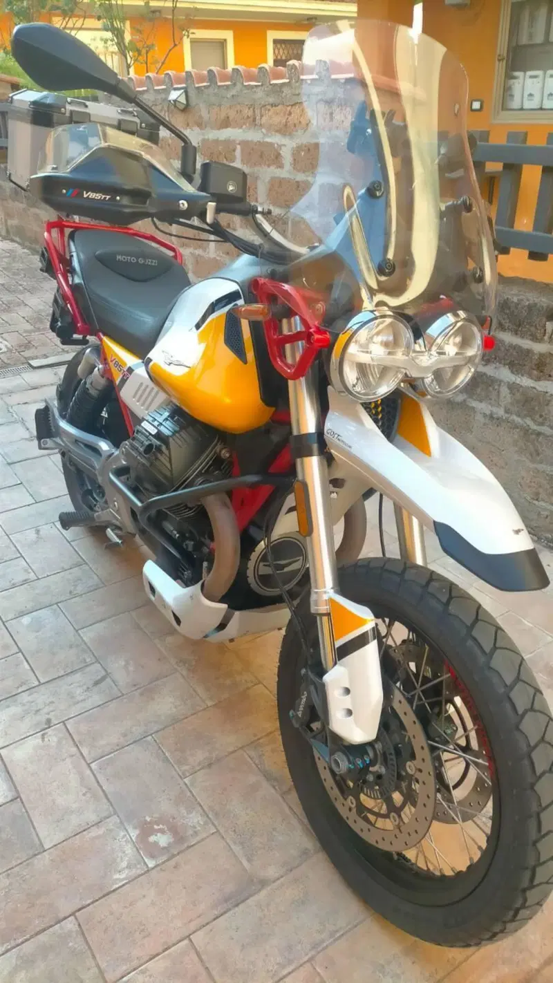 Moto Guzzi V85 TT Evocative Graphics (2019 - 20) (6)