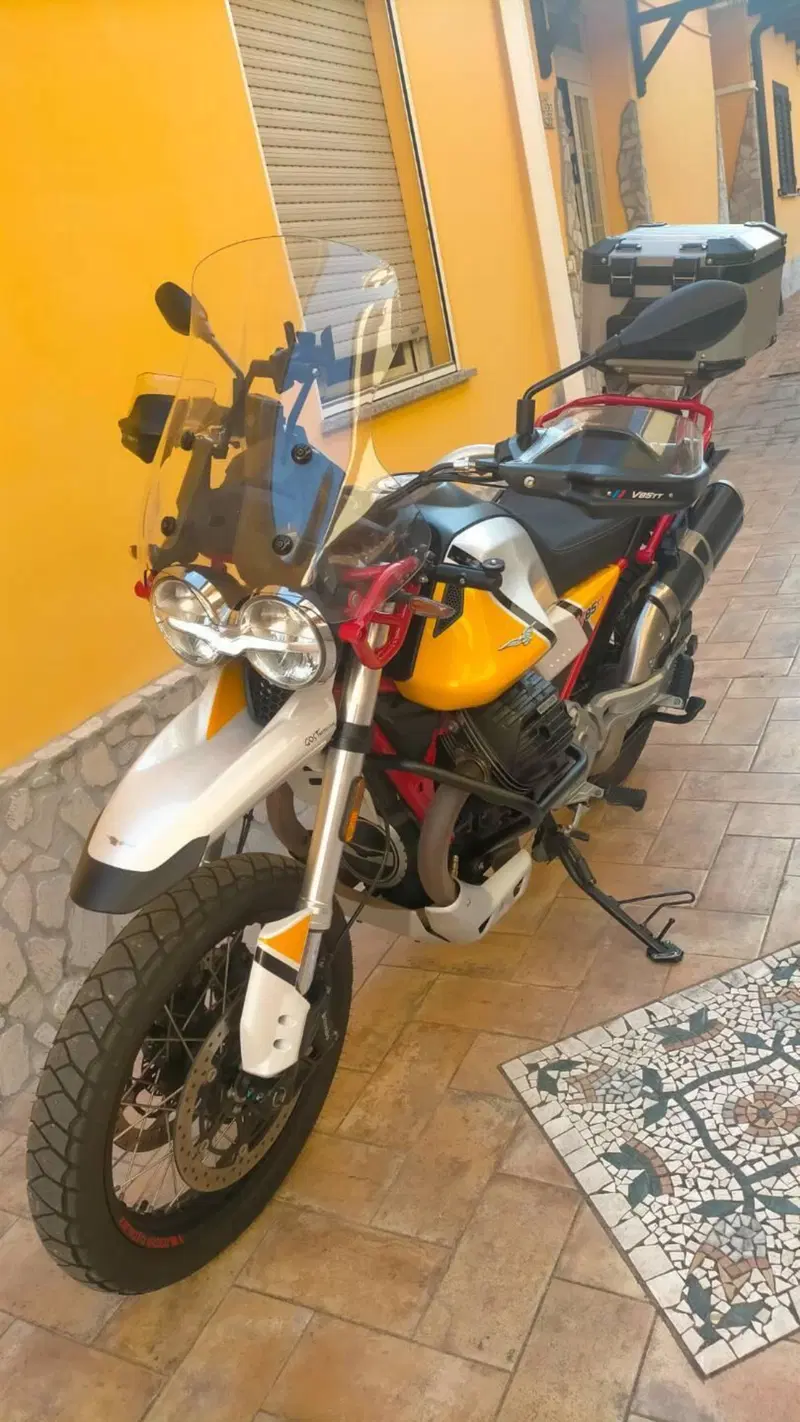 Moto Guzzi V85 TT Evocative Graphics (2019 - 20) (7)