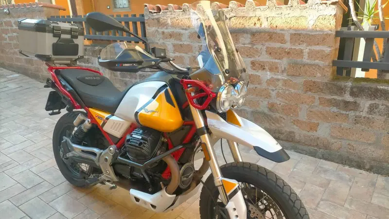 Moto Guzzi V85 TT Evocative Graphics (2019 - 20) (12)
