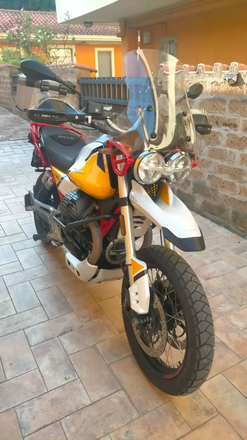 Moto Guzzi V85 TT Evocative Graphics (2019 - 20) (13)