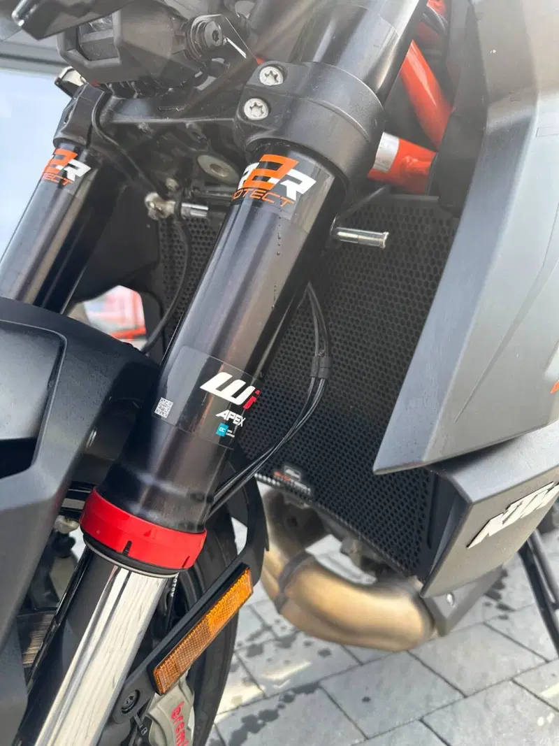 KTM 1390 Super Duke R (2024 - 26) (4)