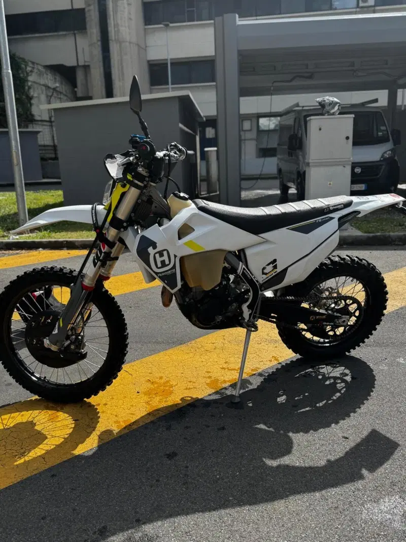 Husqvarna FE 250 (2022) (2)