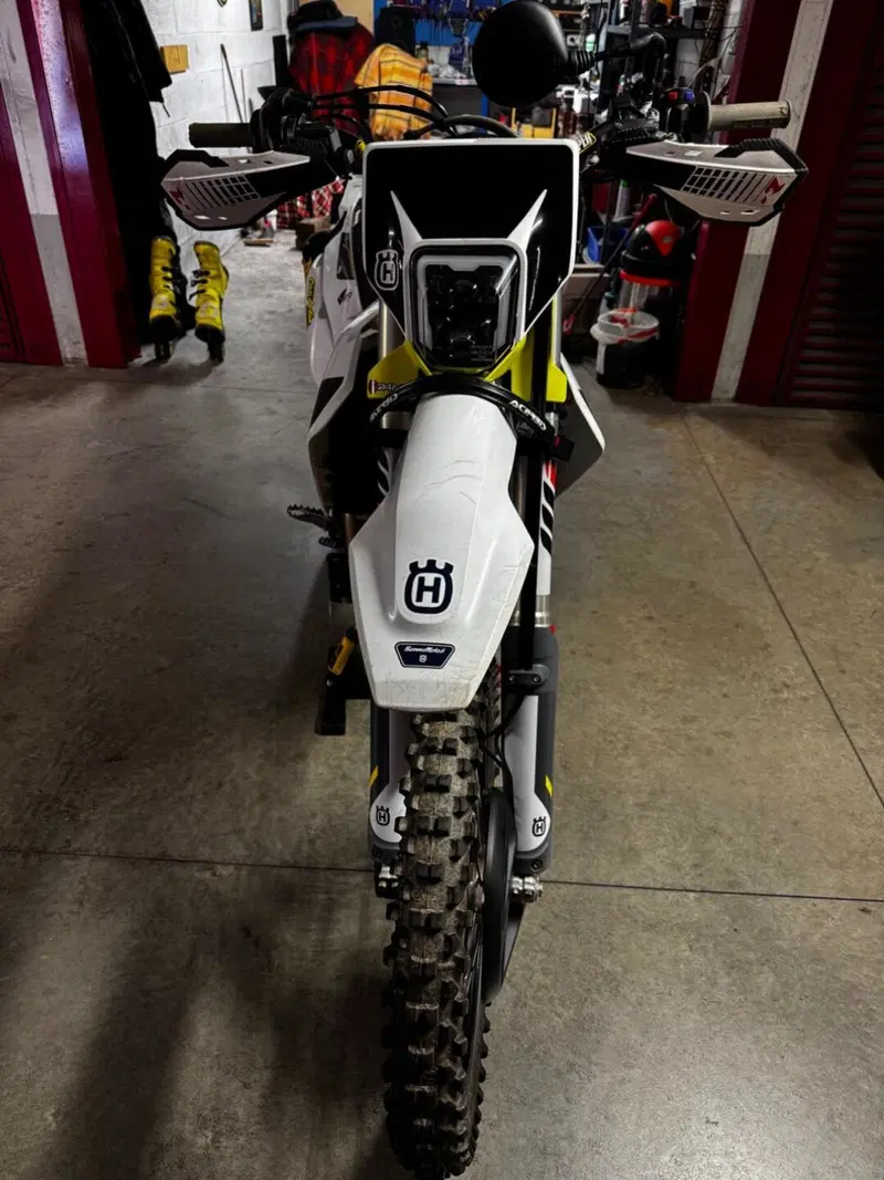 Husqvarna FE 250 (2022) (8)
