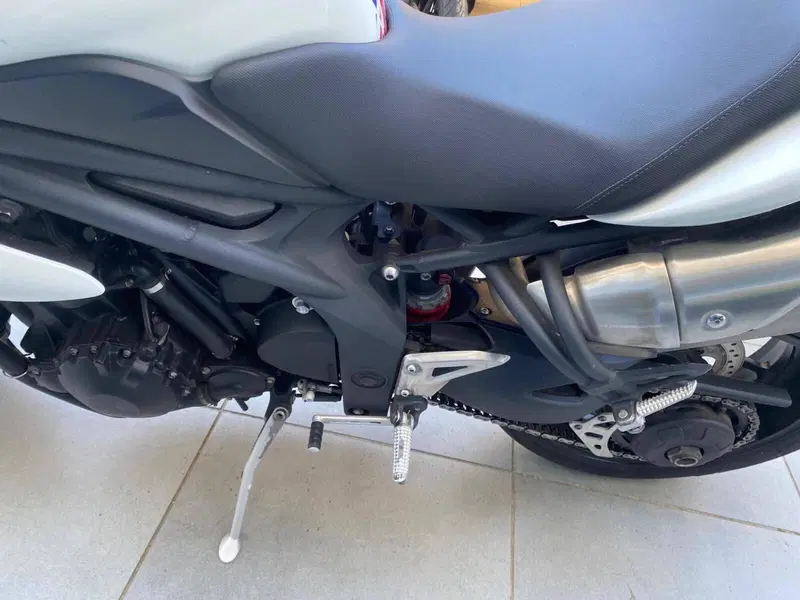 Triumph Speed Triple 1050 (2005 - 11) (9)