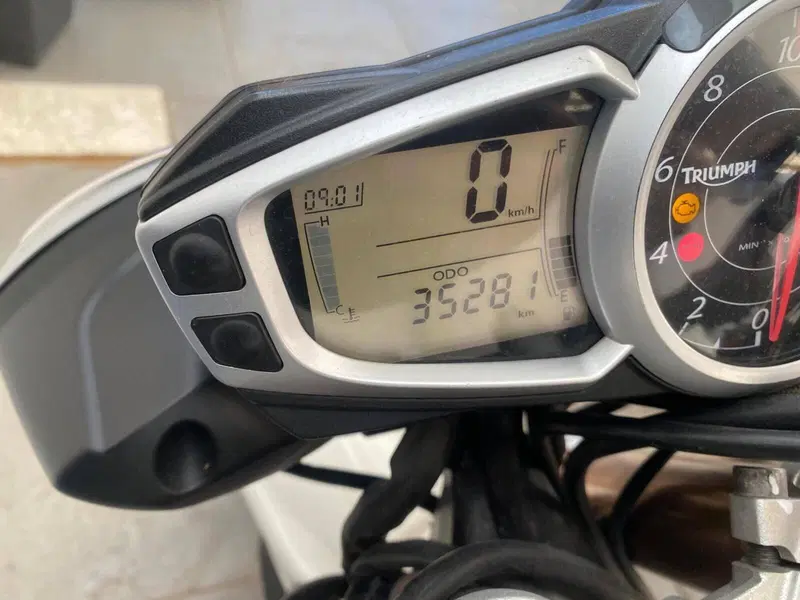 Triumph Speed Triple 1050 (2005 - 11) (3)
