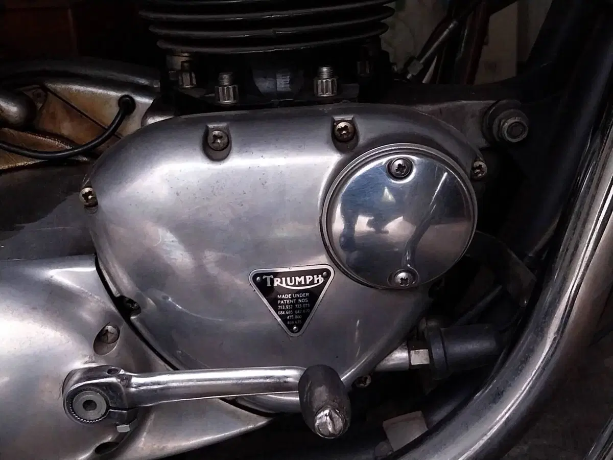 Triumph T120R Bonneville (7)