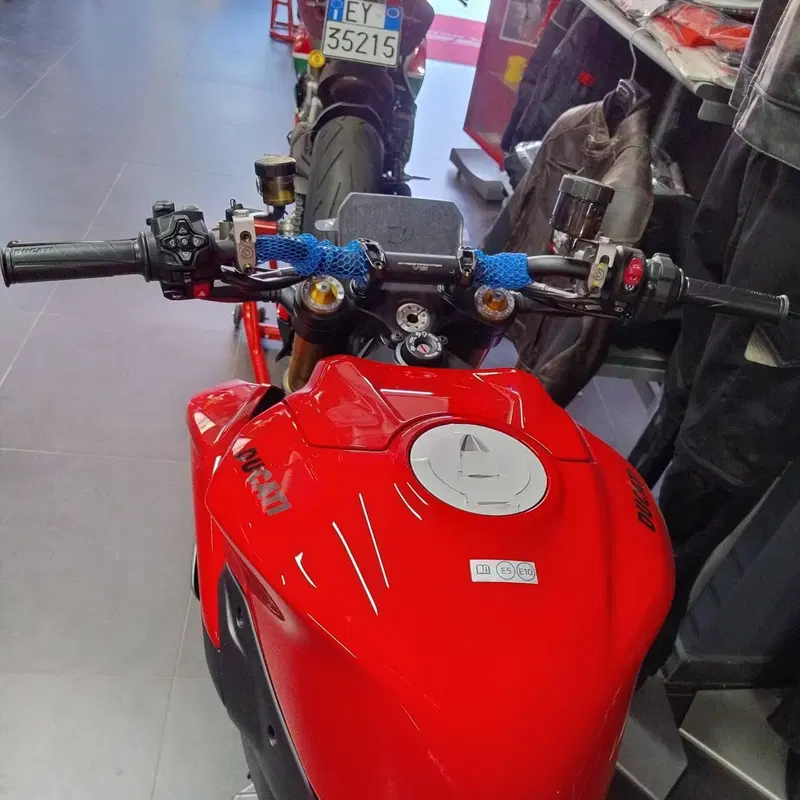 Ducati Streetfighter V2 S (2025 - 26) (2)