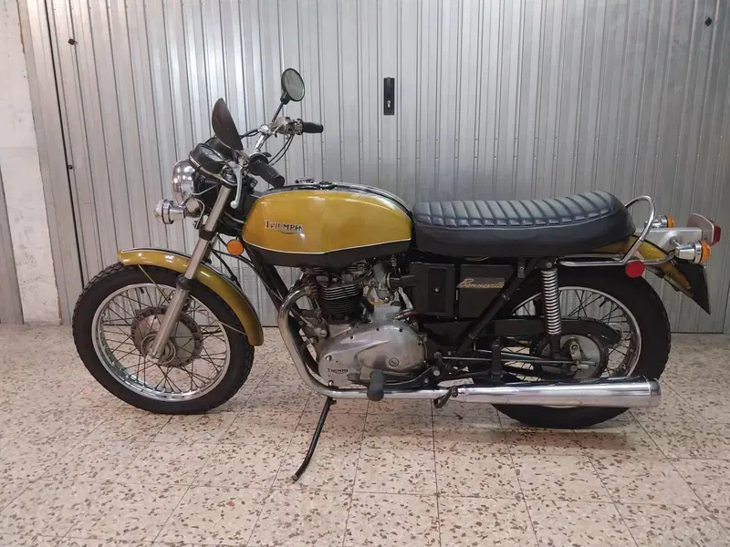 Triumph T120R Bonneville (3)