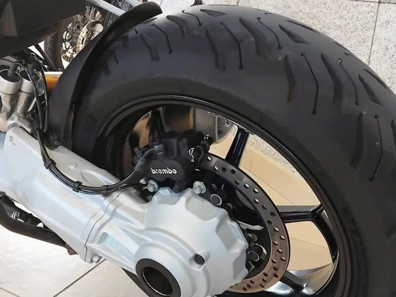 Moto Guzzi V100 Mandello S (2022 - 24) (3)